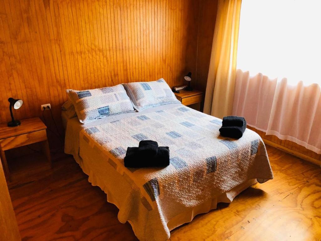 Maunga room · king bed with garden view (1/1)